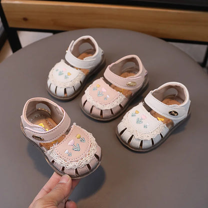 Platform Sandals Retro Children's Shoes Fashion Flroal Sandals for Baby Girl Beach Shoes Beautiful School Kids Shoe Girls H06019