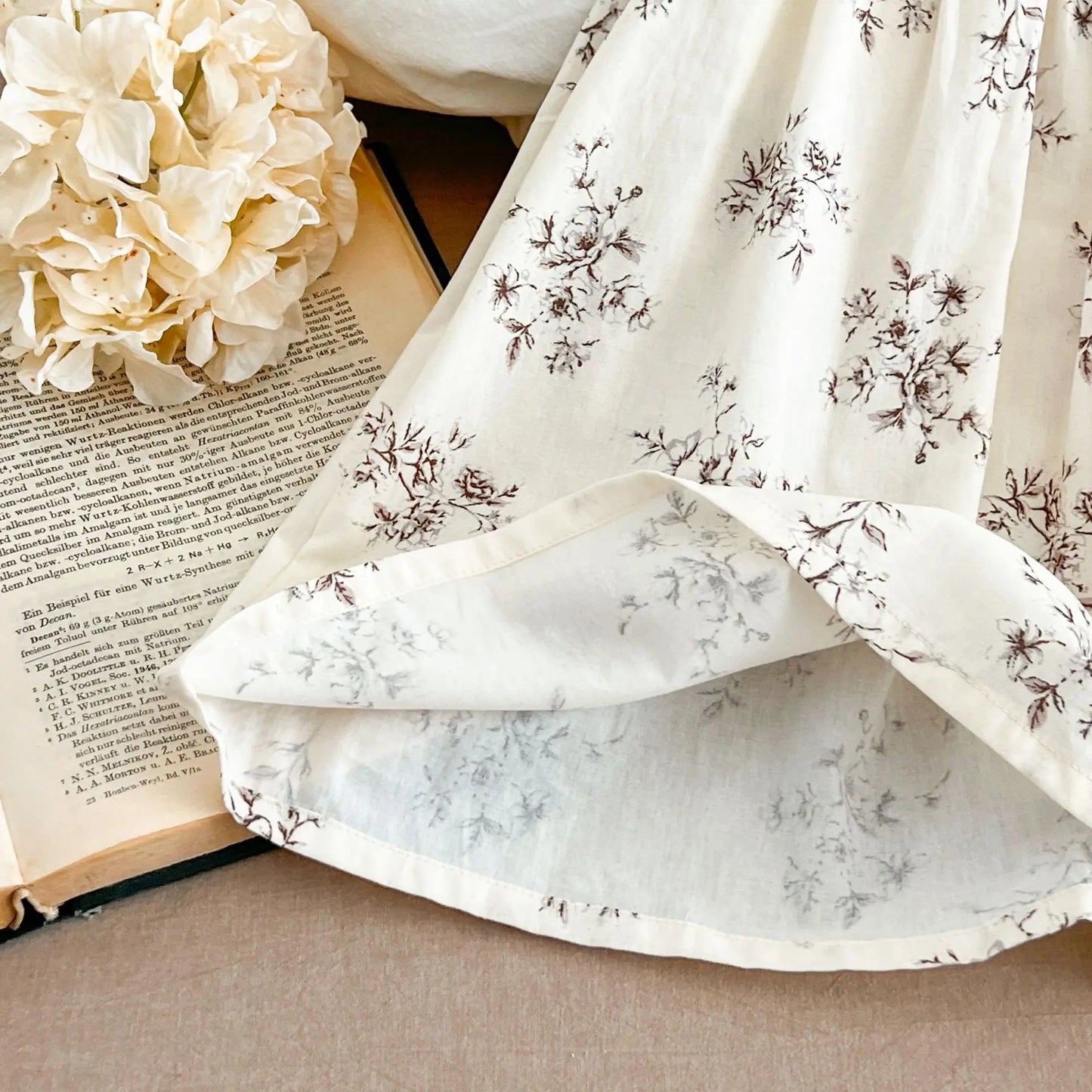 Summer Girls Dress Children's Clothing Bow Embroidered Flower Collar Girl's Dress Cartoon Printed Flying Sleeves Princess Dress