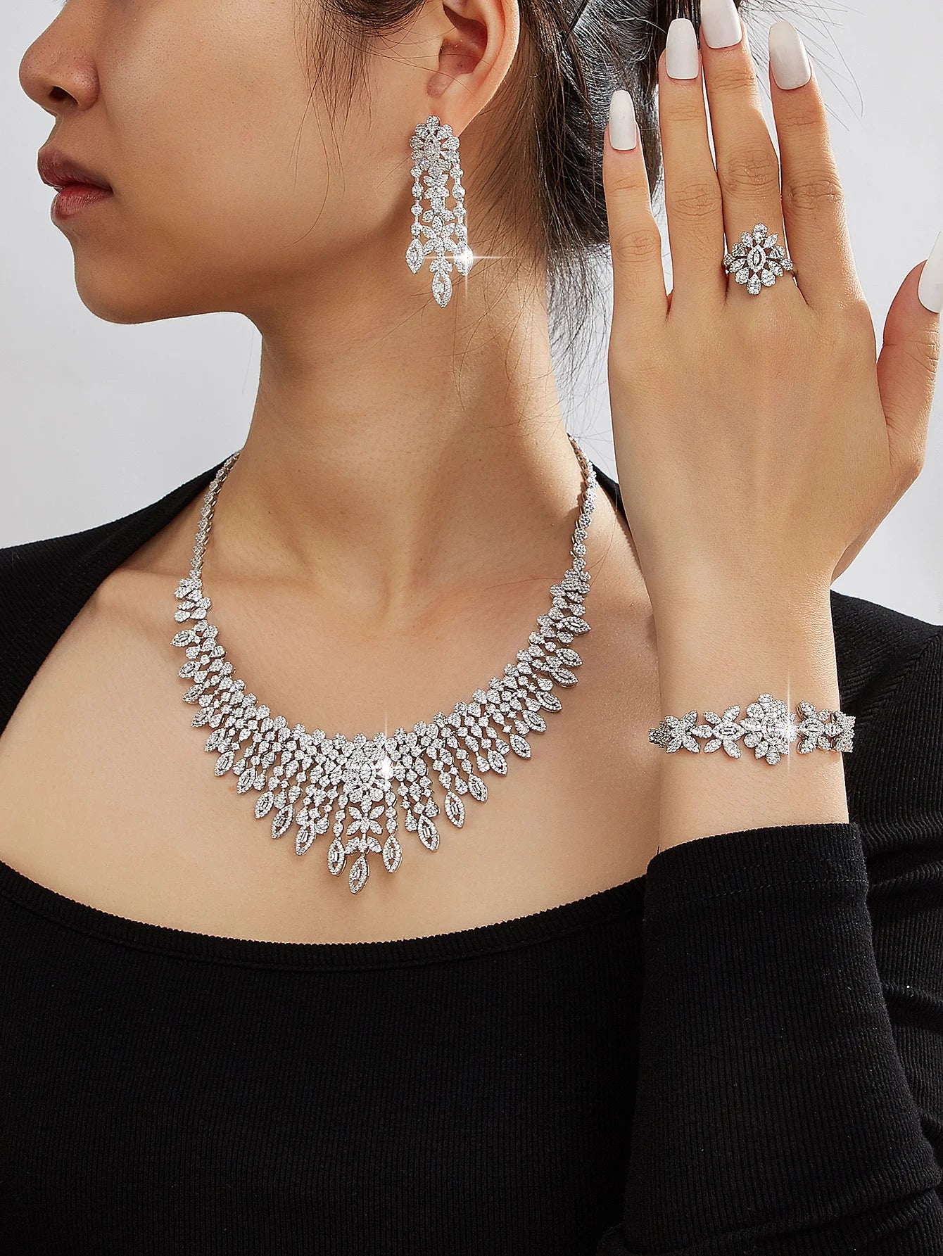 Luxury Brilliant Cubic Zirconia Bridal Jewelry Set Brides Accessories Tassel Water Drop Necklace Earring 4pcs Set for Wedding