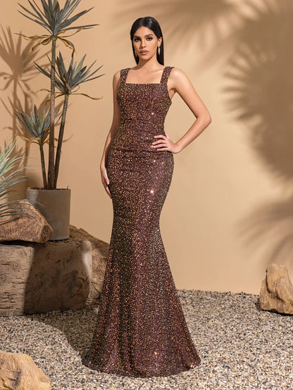 Strapless sequined hip-hugging backless dress