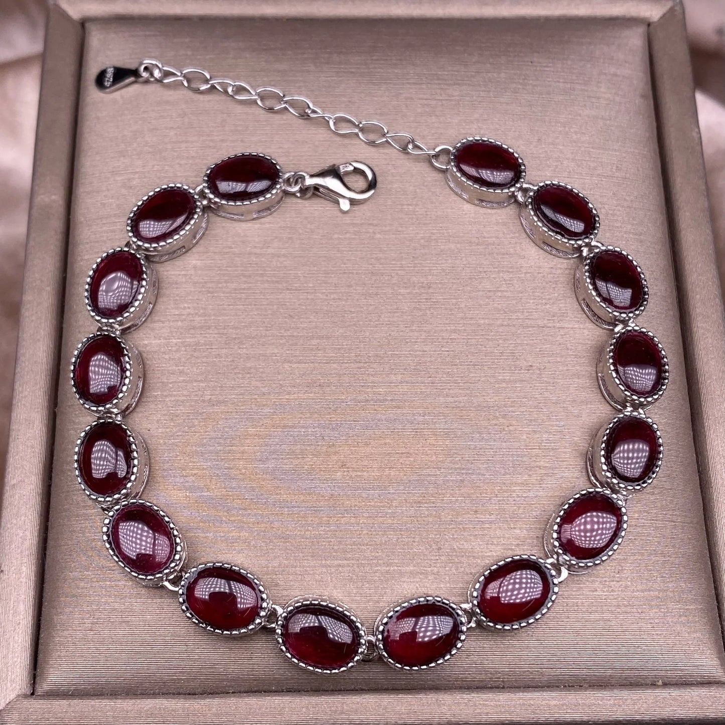 S925 sterling silver bracelet set with 17 natural garnets, simple and elegant women's bracelet jewelry, suitable for daily wear