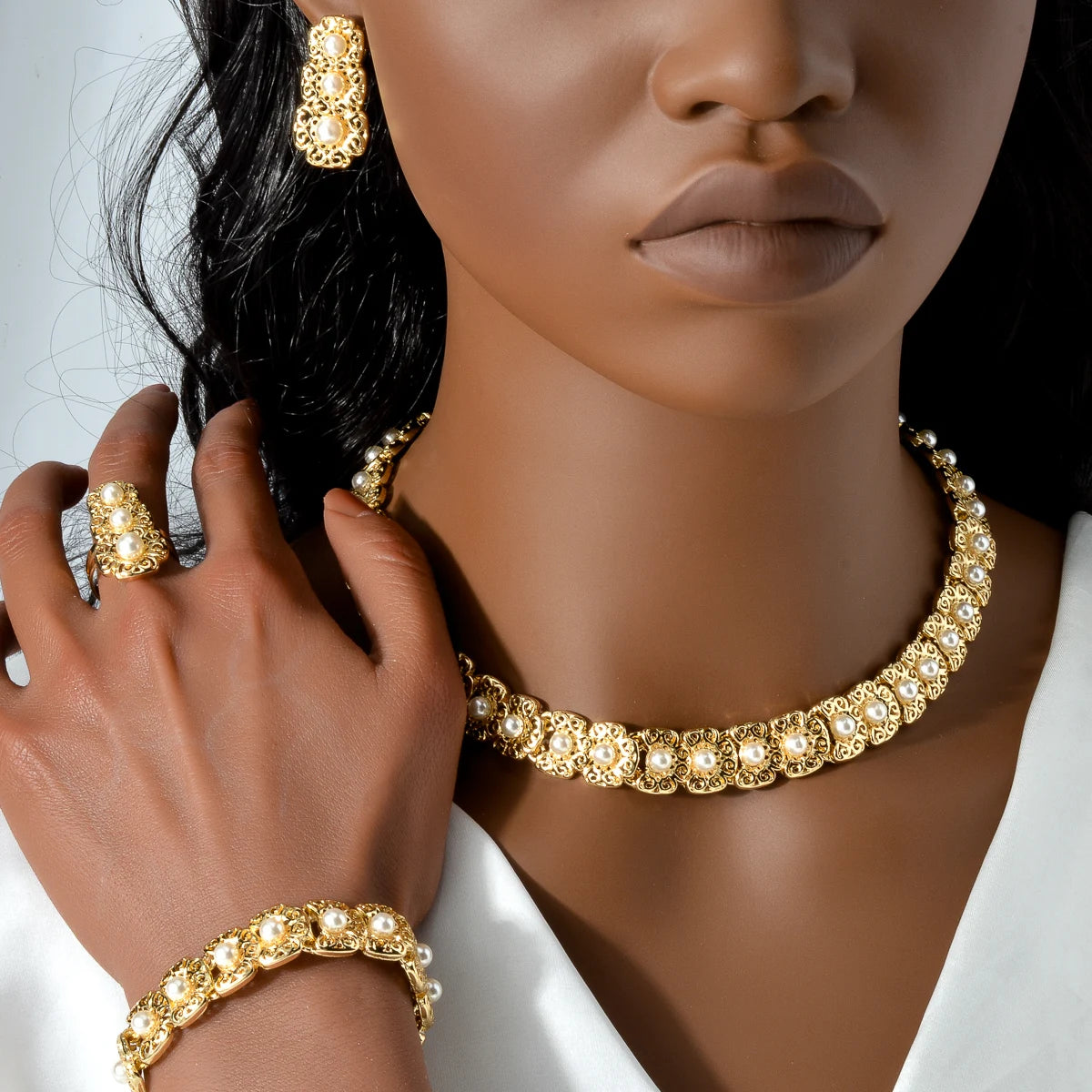 Conjunto de joias de luxo Dubai para mulheres, moderno, colar de pérolas, pulseira, anel, brincos, conjunto de joias banhadas a ouro 18k