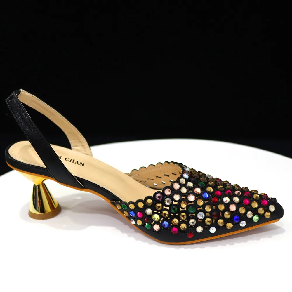 Pointed Shoes And The Same Style Envelope Bag Two Ways To Wear Fashion Shoes And Shoulder Bags