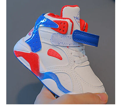 Children's basketball shoes are soft and fashionable