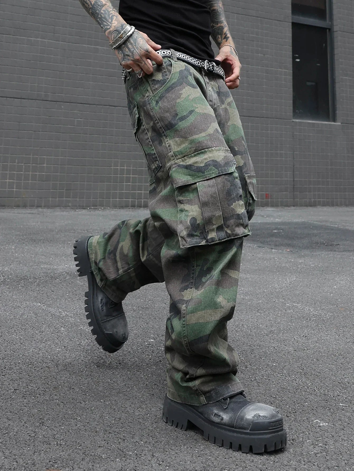 Men's camouflage utility jeans. Multi-pocket design. Stylish and trendy. Loose fit.