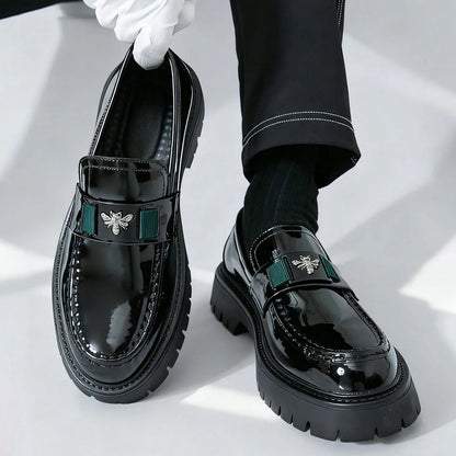 2026 Fashion Bee Design Leather Men Shoes Thick Sole Luxury Slip On Loafers Comfort Fashio Business Party Formal Dress Shoes