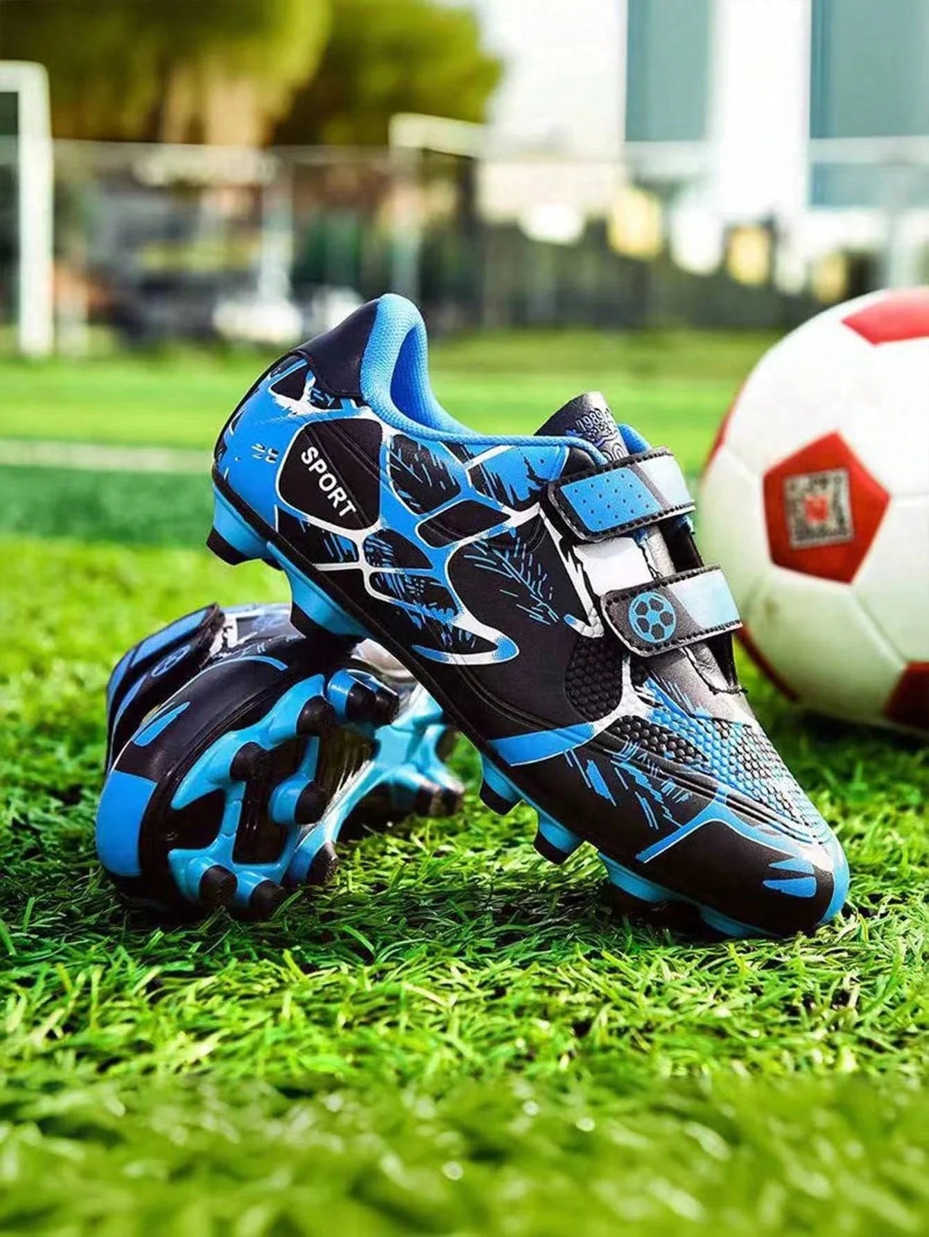 Boys' soccer shoes, low cut soccer shoes, grass anti slip training sports shoes, outdoor shoes