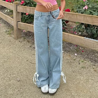 Calça Jeans Y2k com Faixa Lateral, Laço, Cintura Baixa, Perna Reta Larga e Folgada