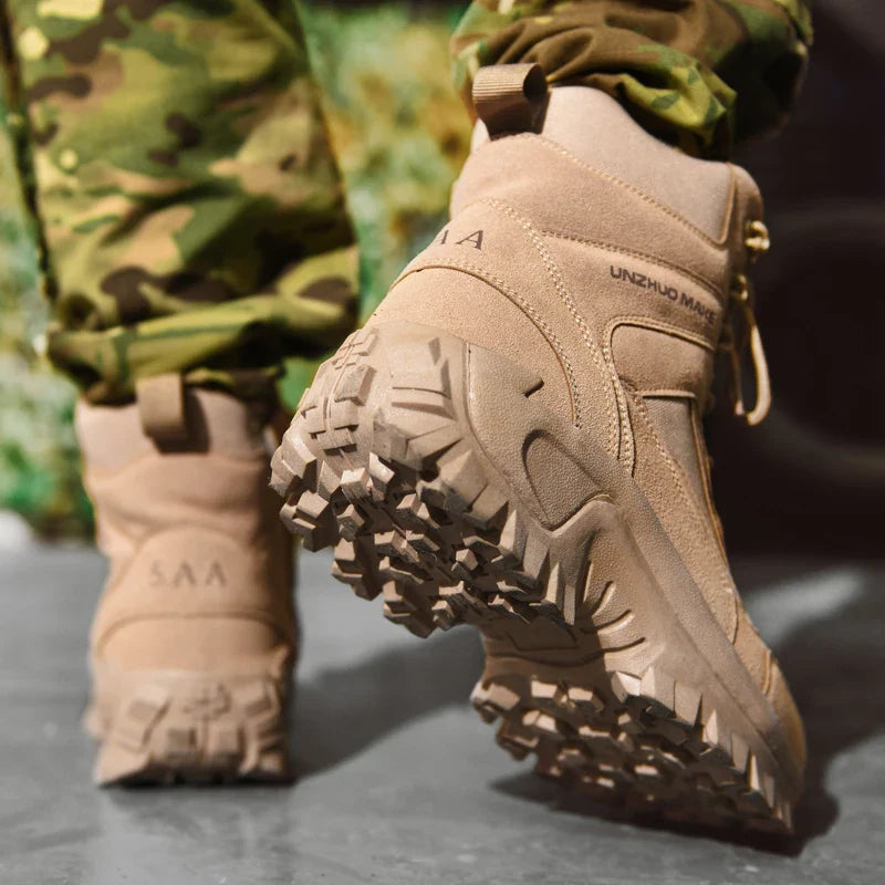 Outdoor boots, hiking shoes, hiking high top shoes, men's shoes, anti slip and wear-resistant off-road sports shoes, combat boot