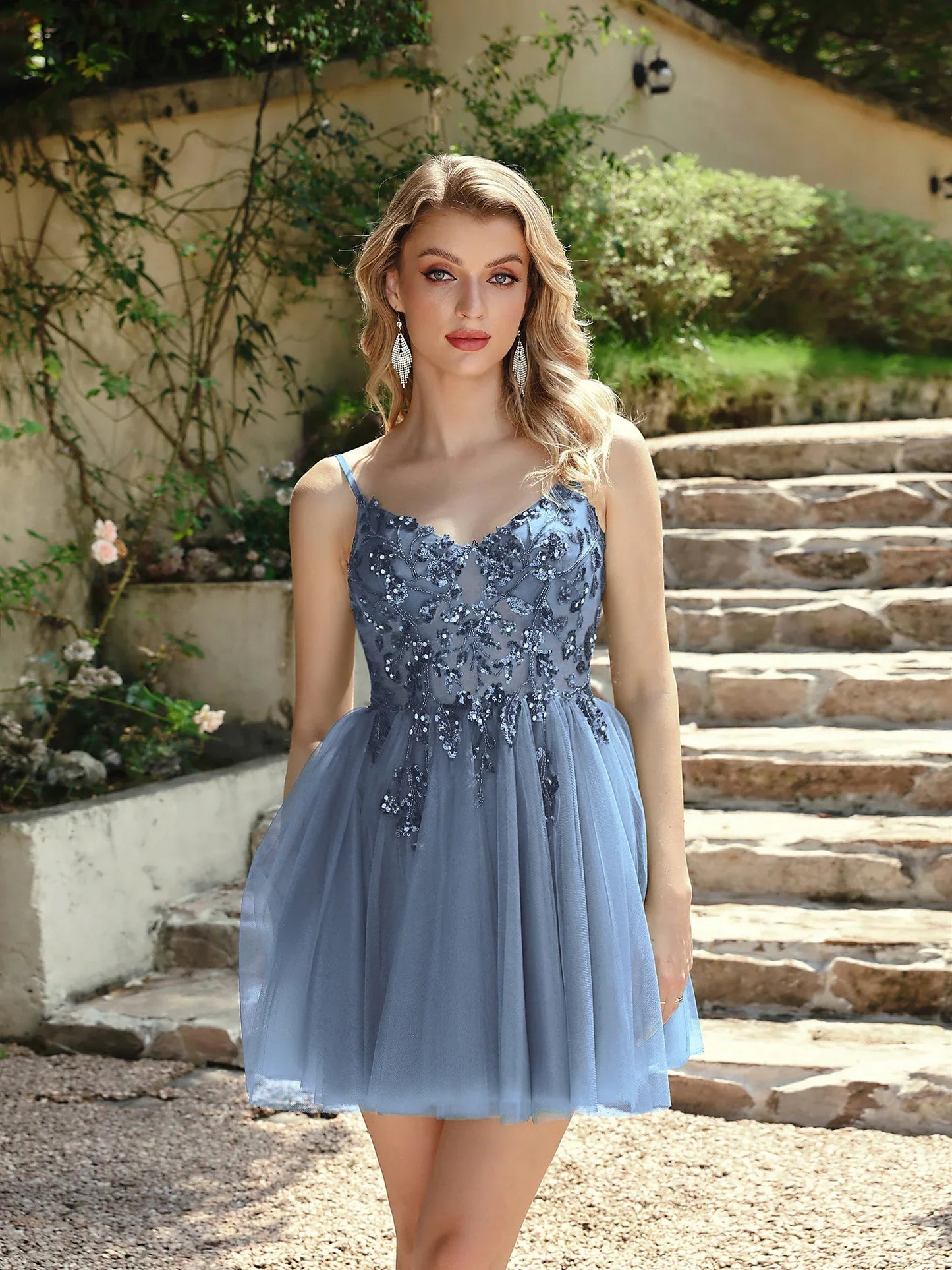 Mini Cocktail Dress Sequin Appliques V-Neck Backless Spaghetti Strap Gowns Pleated Tulle A-Line Homecoming Dresses