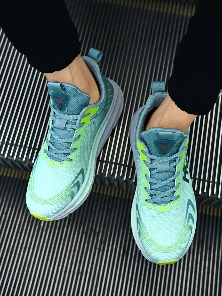 Tênis de Corrida Masculino de Malha Tênis Off-road Tênis Esportivo Respirável para Corrida ao Ar Livre Tênis de Luxo com Amortecimento Antiderrapante para Casal Moda