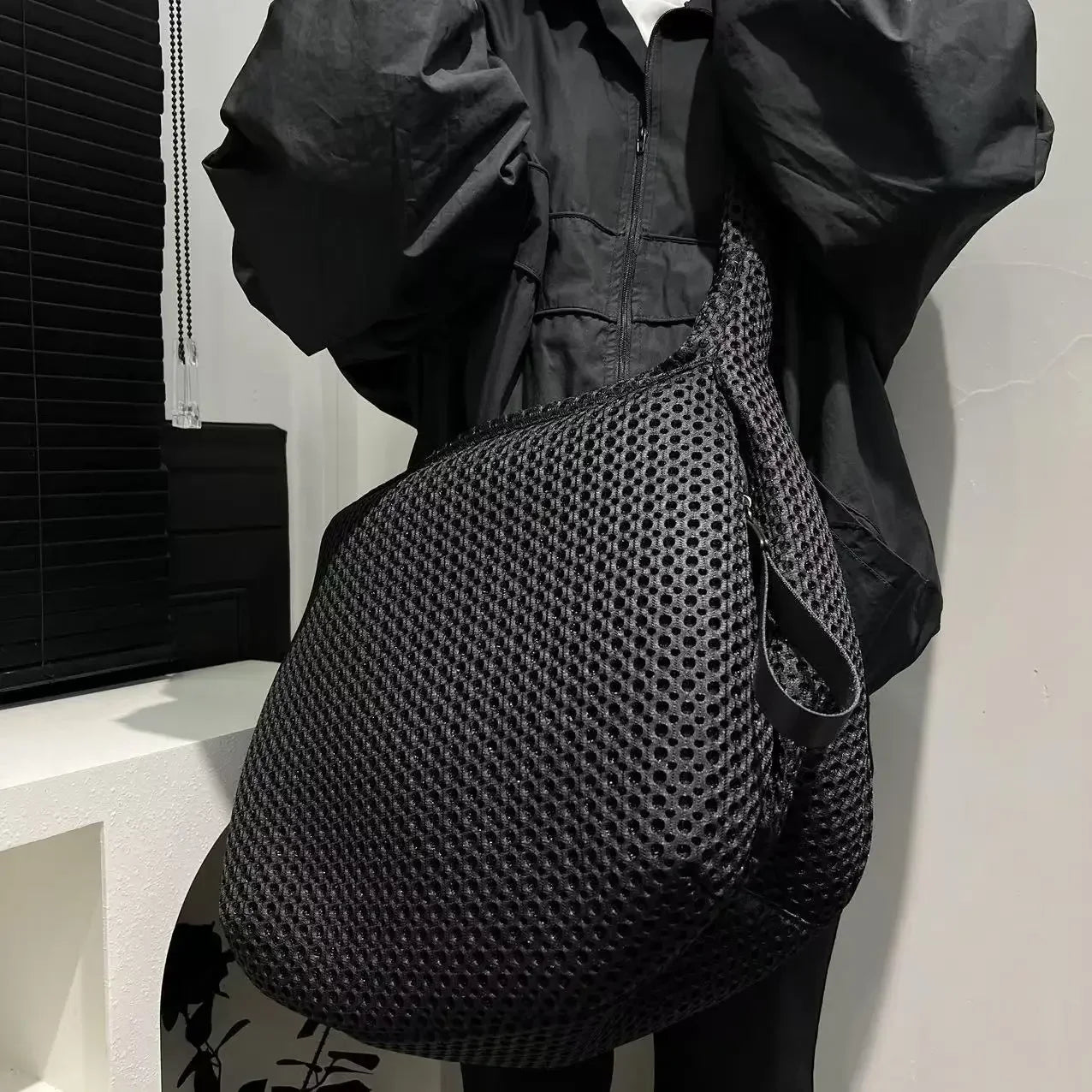 Ladies' fashionable mesh nylon lightweight diagonal cross bag with large capacity stitching casual shoulder bag