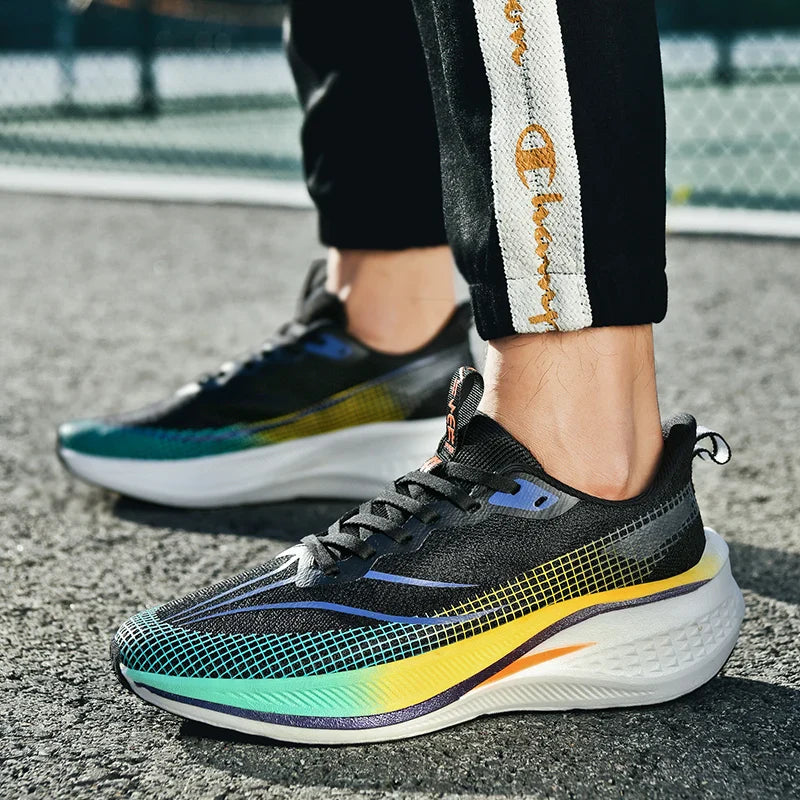 Sapatos de corrida esportivos casuais masculinos e femininos de moda com superfície de malha respirável, suporte de placa de carbono e sola de borracha resistente ao desgaste