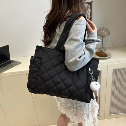 Fashionable Quilted Tote Bag with Cute Plush Bag Decoration, Autumn Leisure Large Capacity Handbag Daily Commuting Shoulder Bag