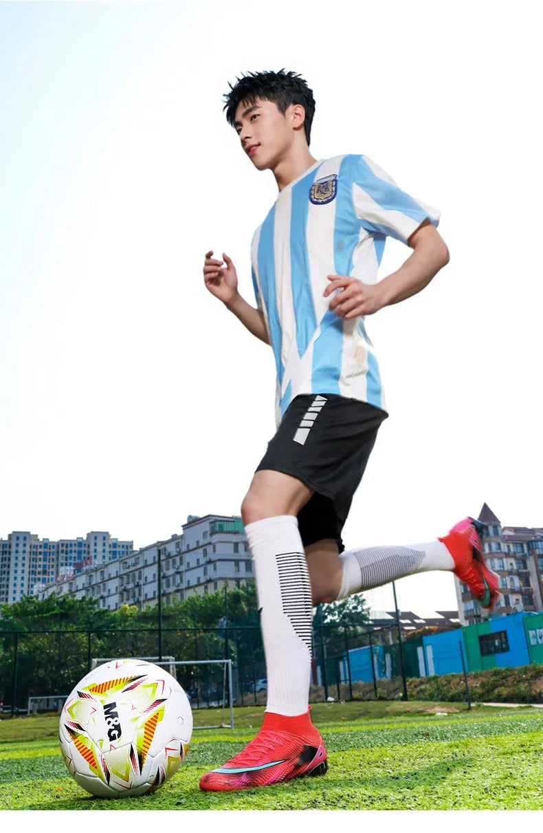New Men Football Boots Training Shoes FG Ultralight Soccer Shoes Outdoor Drop Shipping Soccer Cleats Non-Slip Long Spikes