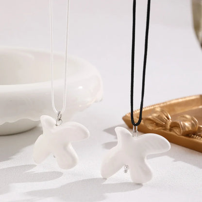Fashion White Peace Dove Necklace For Women Vintage Geometric Round Hoop Long Necklace Jewelry Gift