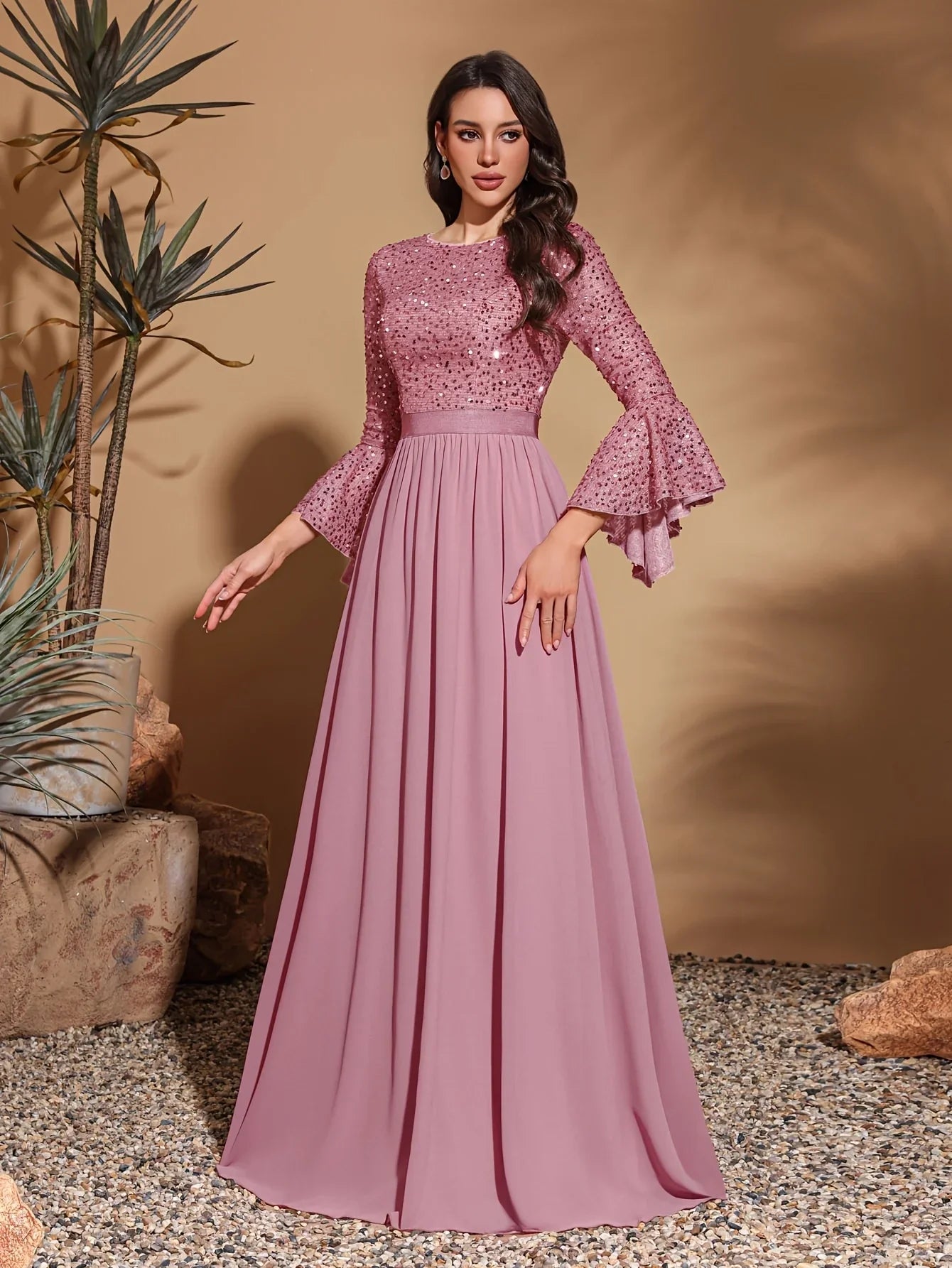 Round neck, sequined trumpet sleeves, spliced chiffon hem, elegant retro dress