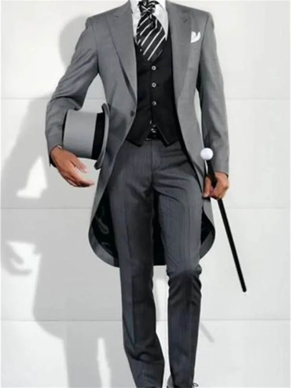 3 Pieces Italian Gentleman Style Wedding Man Long Tail Coat Groom Prom Tuxedos Formal Mens Suits (Jacket +Pants +Vest)