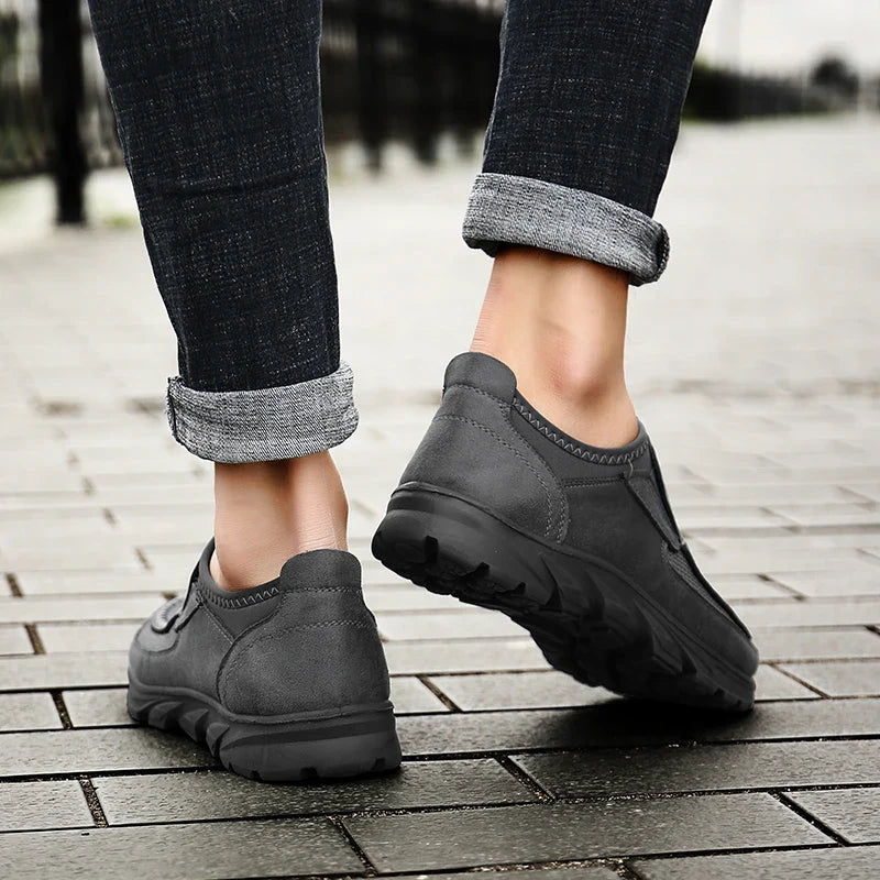 Fashion Leather Men Casual Shoes Retro Mens Loafers Moccasins Breathable Slip on Driving Shoes Mens Walking Sneakers Size 39-48