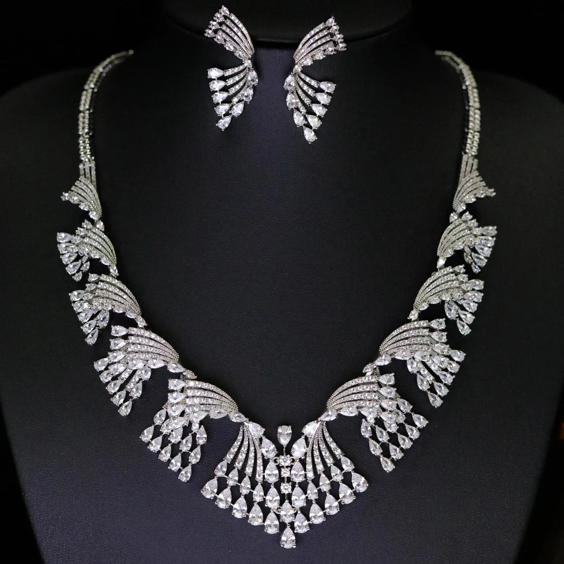 New White cubic zirconia Necklace Set Retro Palace Style Jewelry Women's Dress Decoration Suitable for Wedding Ball Bride Gift