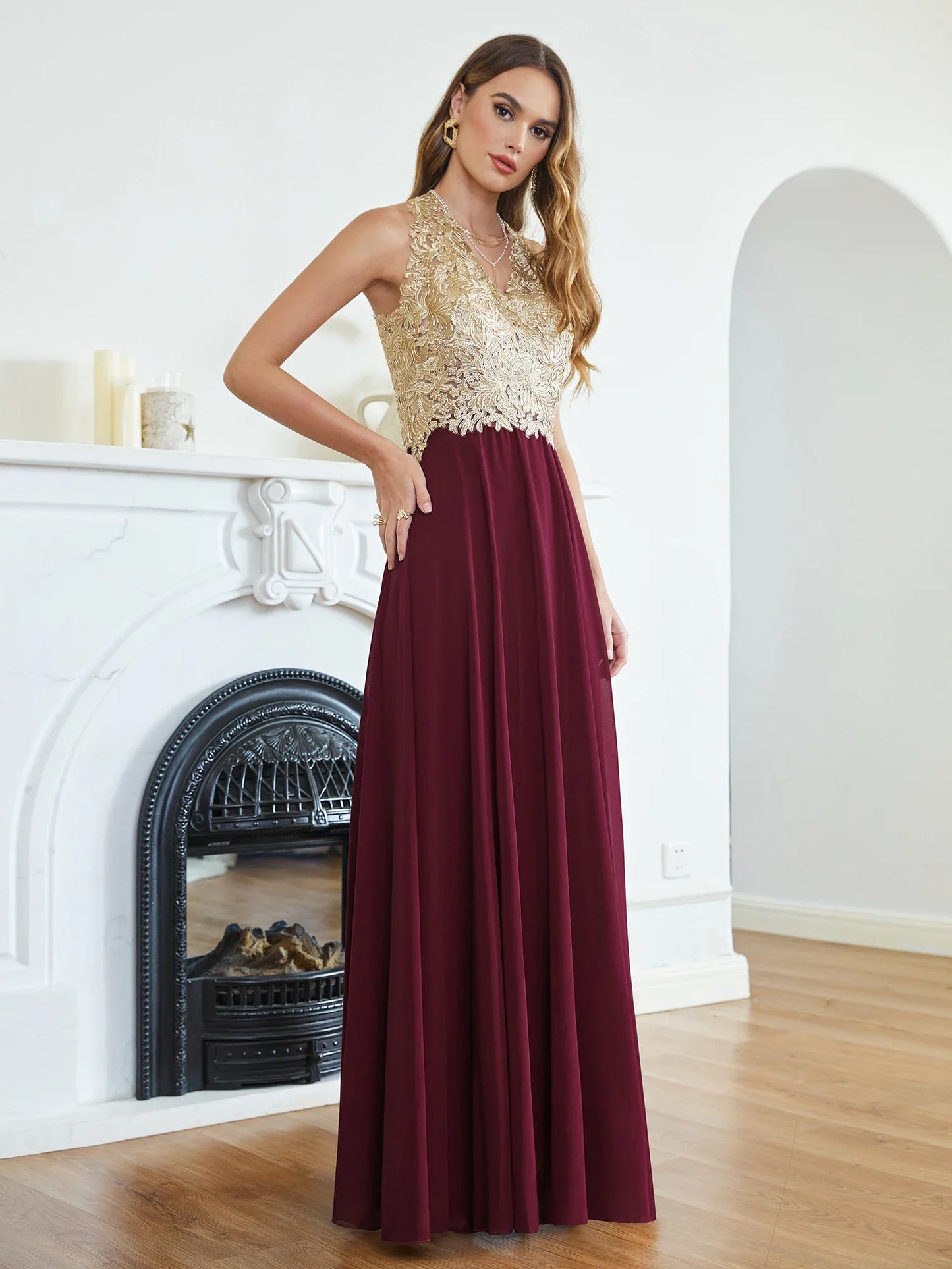 Elegant Long Prom Dresses Patchwork A-Line Evening Dress Chiffon Embroidery Appliques V-Neck Halter Illusion Back Party Gowns