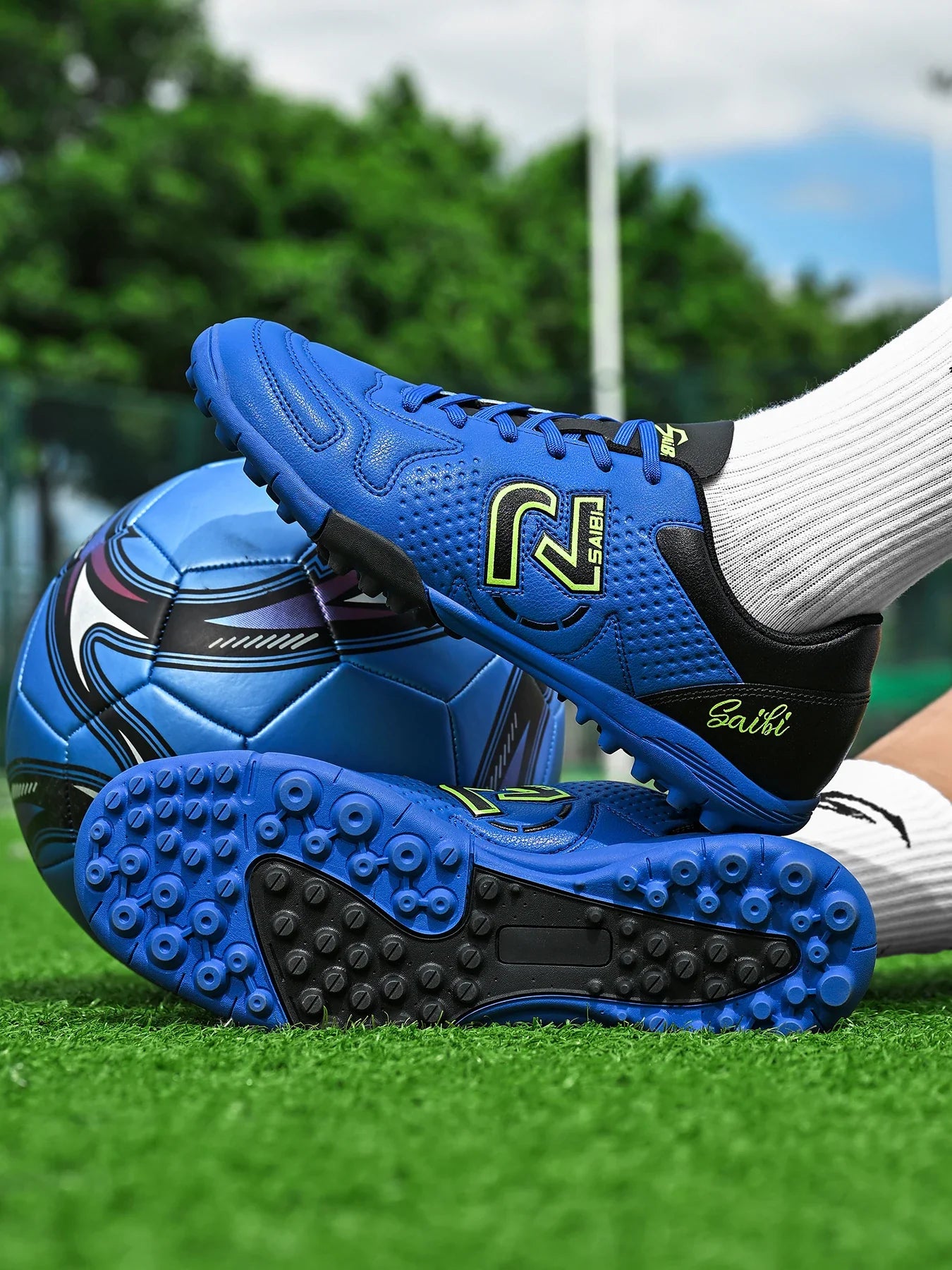 Fashionable sports style professional men's football shoes TF broken nail outdoor sports shoes effectively protect ankles