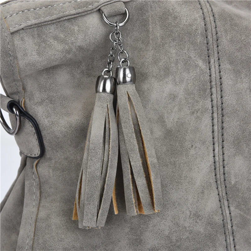 Vintage Designer Luxury Women Tote Bag Casual Lage Capacity Handbags Fashion Rivet Tassel PU Leather Female Shoulder Bag