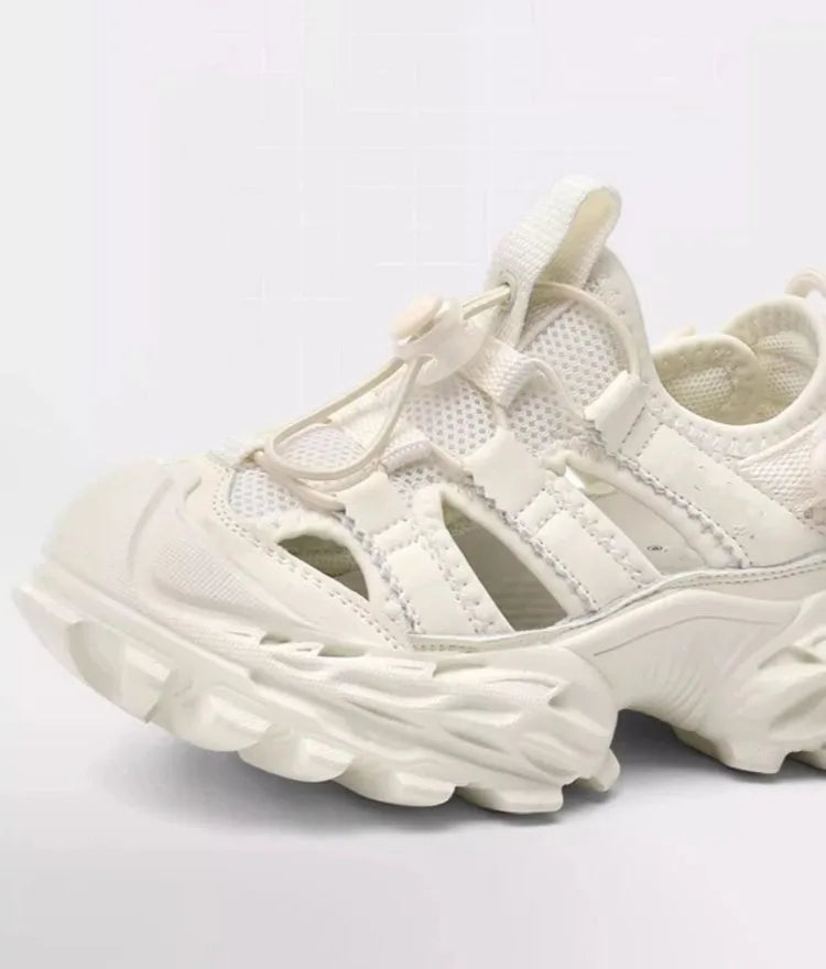 2026 New Boys' White Sports Sandals Summer Closed Toe Beach Shoes with Hollow Out Design for Children