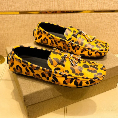 Sapatos Casuais Masculinos de Couro com Estampa de Leopardo Vermelho, Loafers Designer com Borlas, Sapatos Masculinos Confortáveis Slip-on, Sapatos de Condução Masculinos Tamanho Grande 48