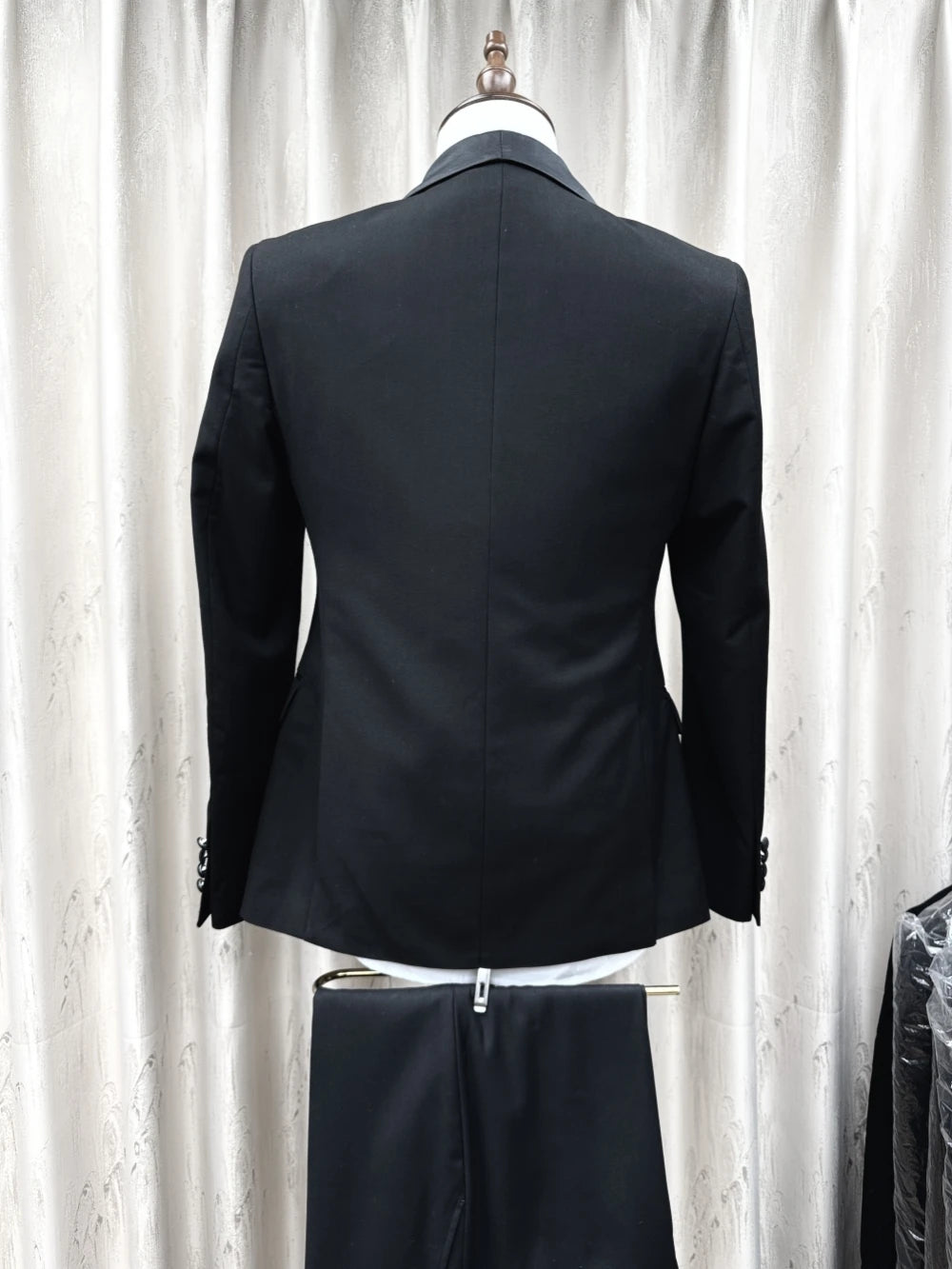 Black Shawl Lapel Men's Suits 3 Pieces Wedding Groom Sets Autumn Long Sleeved Suit Set Banquet Party Wear Plus Size Tuxedo
