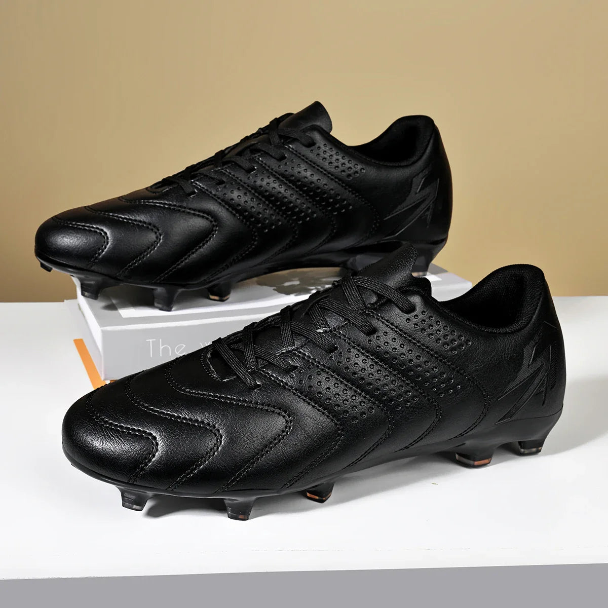 High quality low cut FG sports football shoes, all season universal anti slip sports shoes, wear-resistant and resistant
