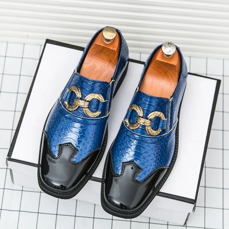 A man with a square-headed fish-scale patterned shiny leather shoe walked the runway in a formal business Derby groom's shoes