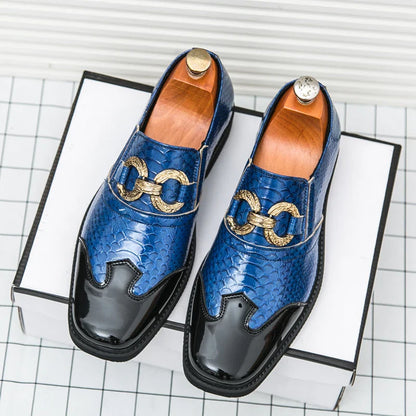 A man with a square-headed fish-scale patterned shiny leather shoe walked the runway in a formal business Derby groom's shoes