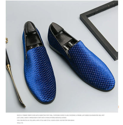 2023 New Velvet Men Loafers Luxury Brand Shoes Slip on Pointed Toe Party Wedding Shoes Fashion Men Loafers Black Wine Red Flats