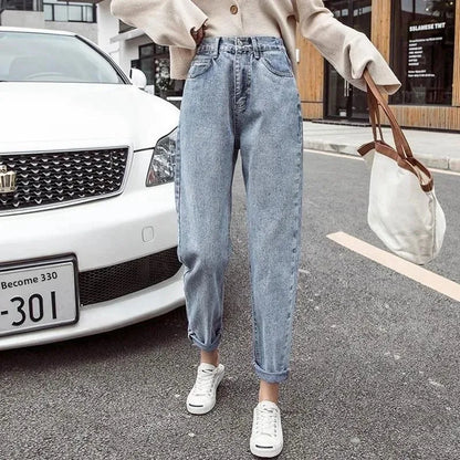 Calça Jeans Harem de Cintura Alta e Perna Reta com Comprimento Cropped