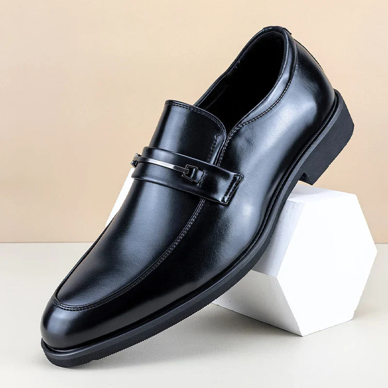 2025 New Metal Decorative Buckle Men's Slip On Loafers Banquets Comfortable Lightweight Non Slip Breathable Leather Shoes