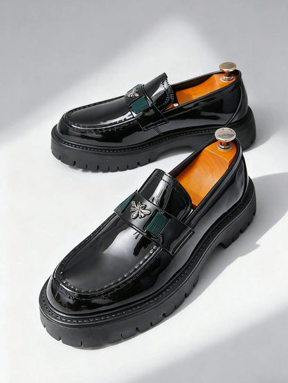 2026 Fashion Bee Design Leather Men Shoes Thick Sole Luxury Slip On Loafers Comfort Fashio Business Party Formal Dress Shoes