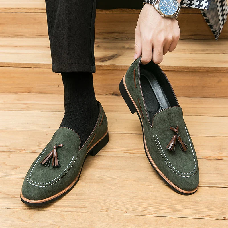 Versão coreana da tendência de mocassins masculinos de couro fosco britânicos sapatos casuais de couro com franjas respiráveis e slip-on