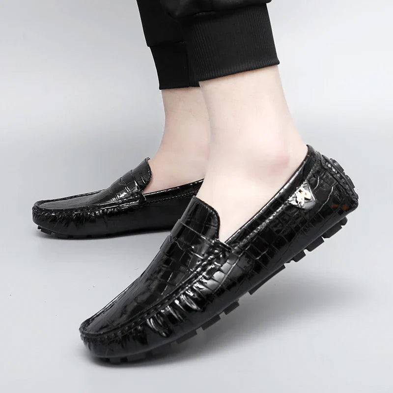 Patent Leather Beanie Shoes for Men 2025 New Spring and Summer Large Size Patent Leather Casual British Leather Shoes for Women Slip-On Slip-On Shoes