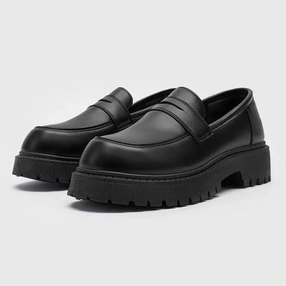 Sapatos Masculinos Loafers de Couro Solado Grosso Estilo Britânico Pretos Formais de Negócios Sapatos Luxuosos da Moda Slip-On Casuais Bico Redondo