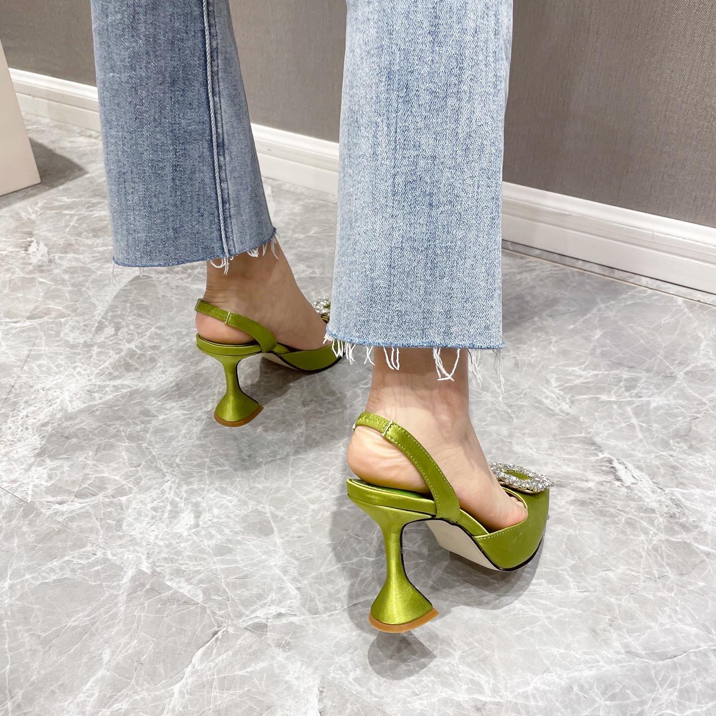 Brand Women Pumps Luxury Crystal Slingback High Heels Summer Bride Shoes Comfortable triangle Heeled Party Wedding Shoes