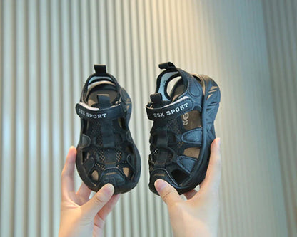 Kids Summer Breathable Mesh Sandals Boys Girls Closed Toe Sport Shoes With Magic Strap In Black And White For Toddlers Outdoor