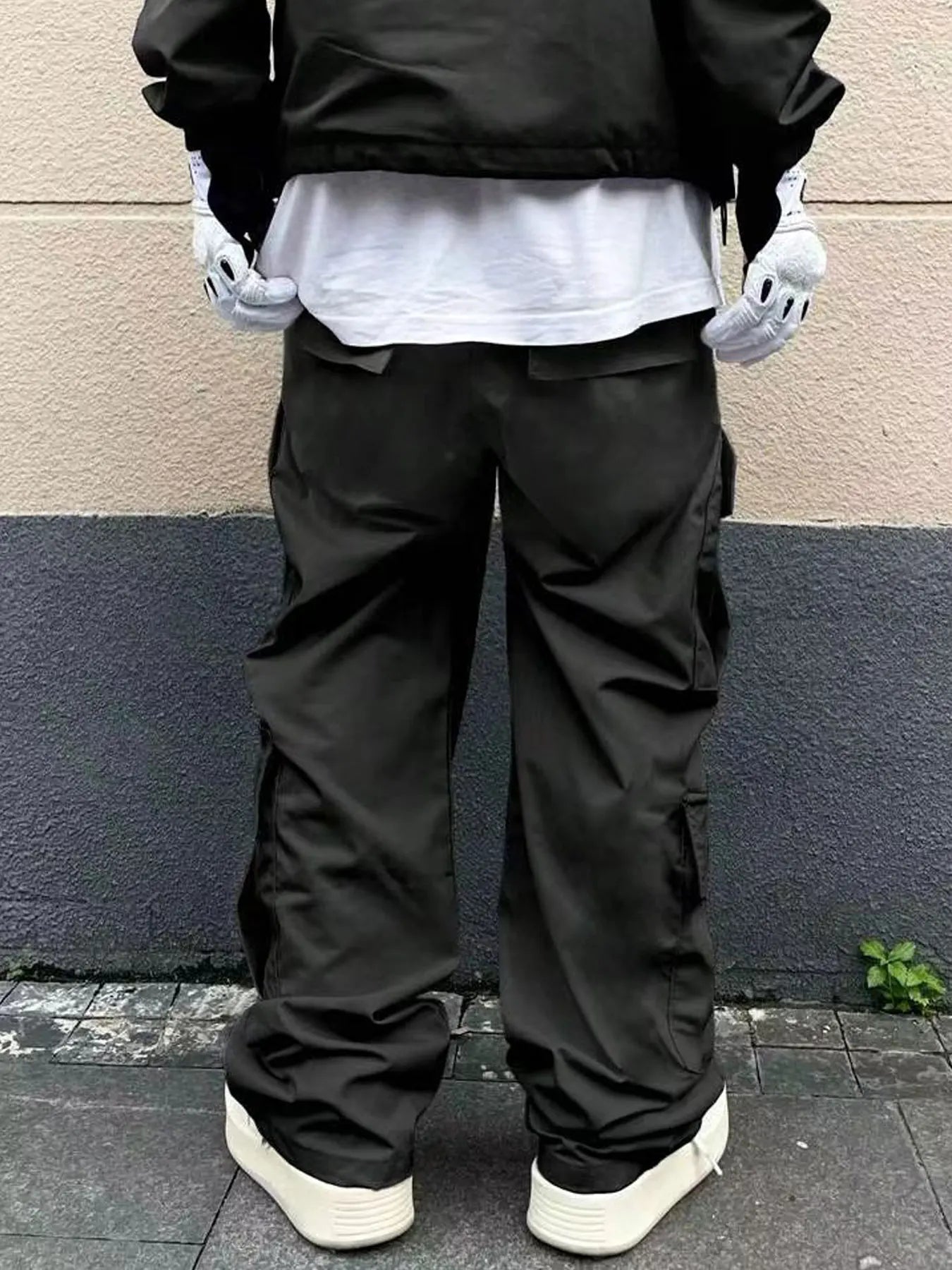 Men's Spring and Autumn Multi-Pocket Cargo Pants with Elastic Waistband and Drawstring Adjustment, Solid Color Multi-Pocket Long Pants Suitable for Outdoor Sports and Leisure
