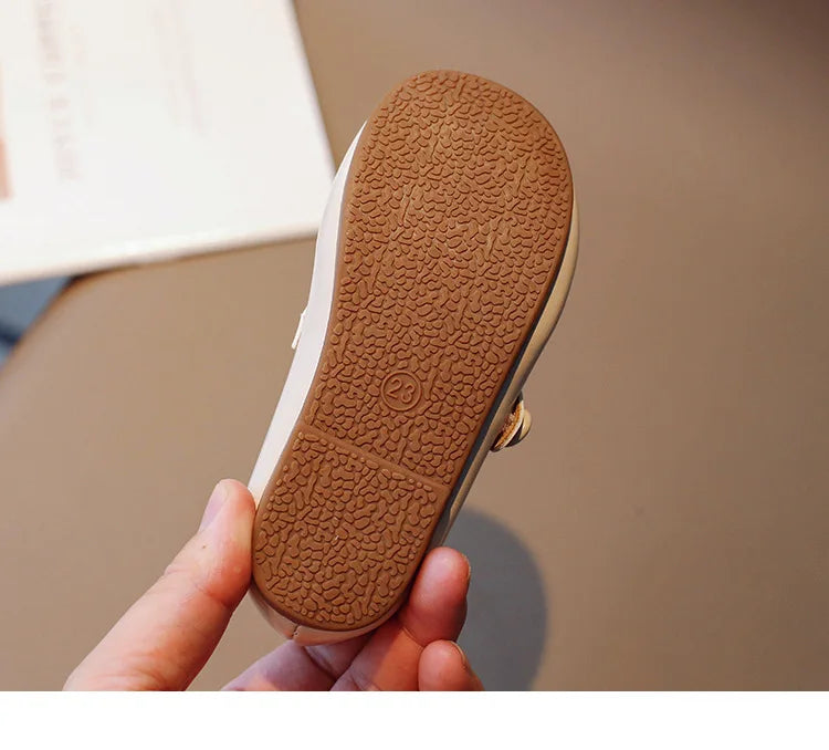 2025 new style soft soled leather shoes for little girls, fashionable and versatile princess shoes, children's college style