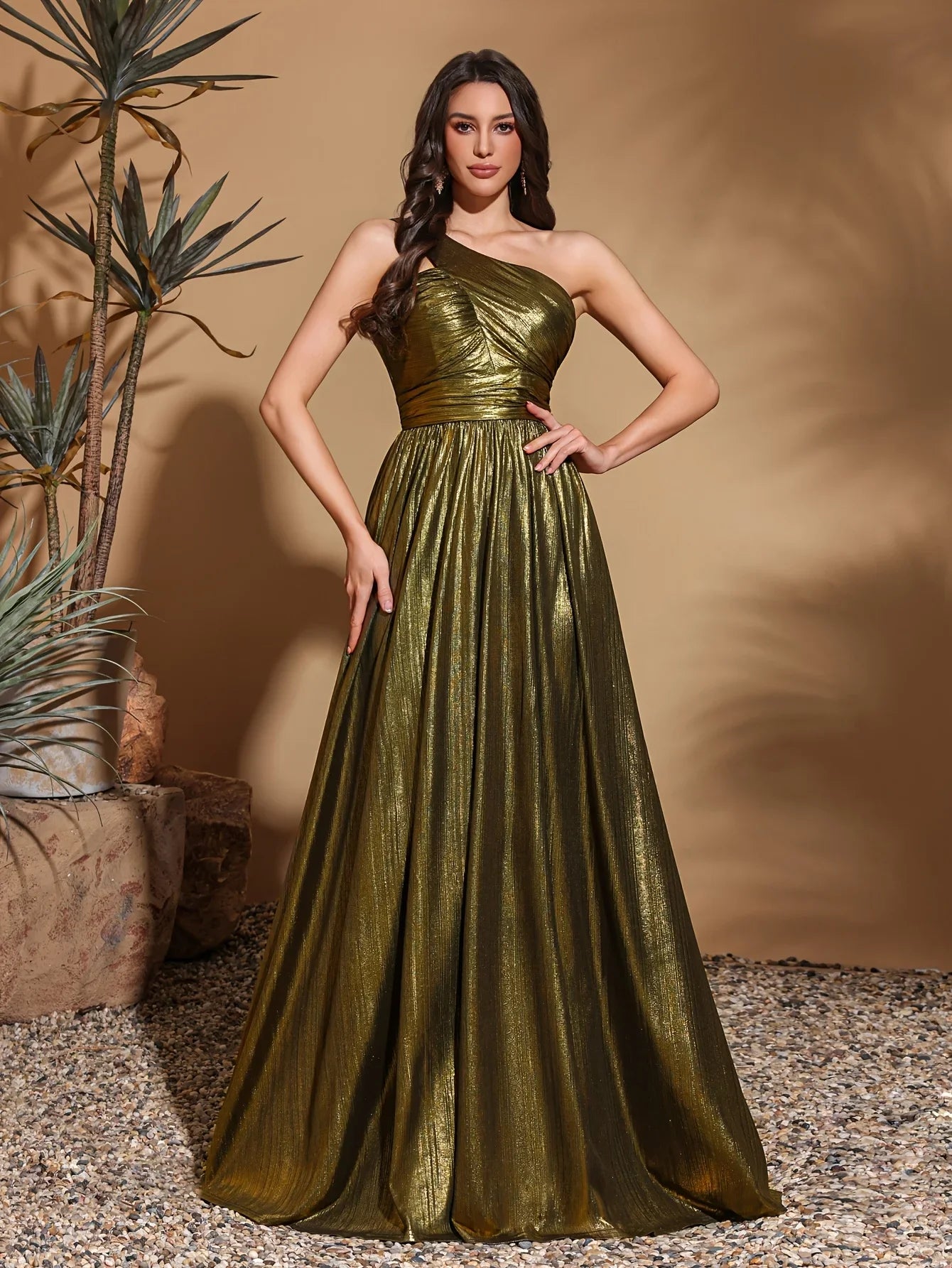 One-shoulder pleated two-sided glossy strapless wedding dress
