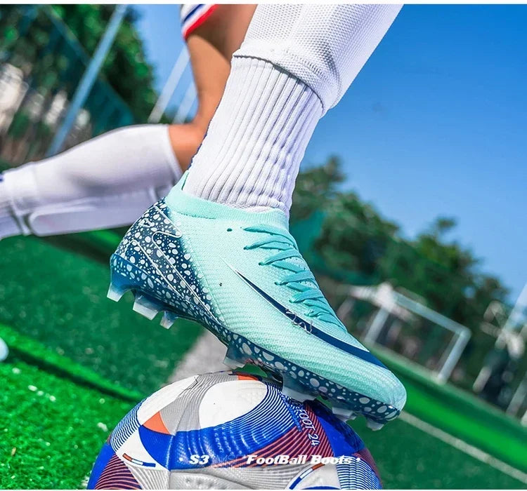 New Men Soccer Shoes Professional Football Boots Grass Outdoor Sport Non-Slip Training Shoes Match Sneakers Ultralight Unisex
