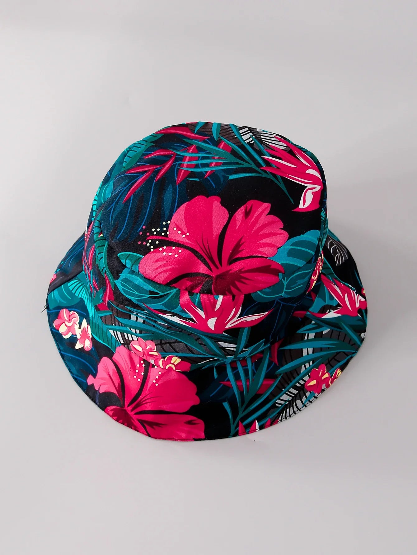 3-piece set of boys' fashionable shirts and shorts suit with floral print all over & same color elastic waist shorts & hat