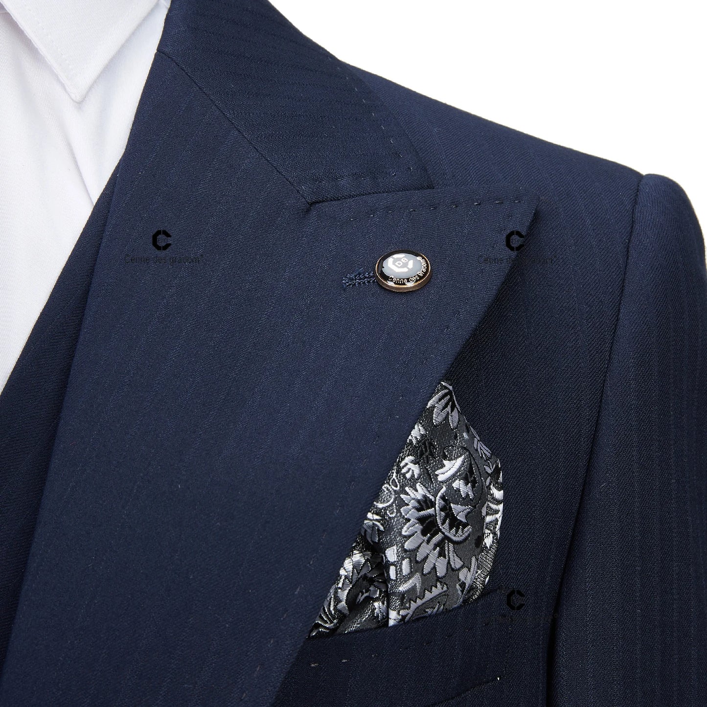 Dark Blue Pinstripe 3 Piece Classic Men Suits Blazer Vest Pants Peak Lapel Formal Business Prom Wedding Dress