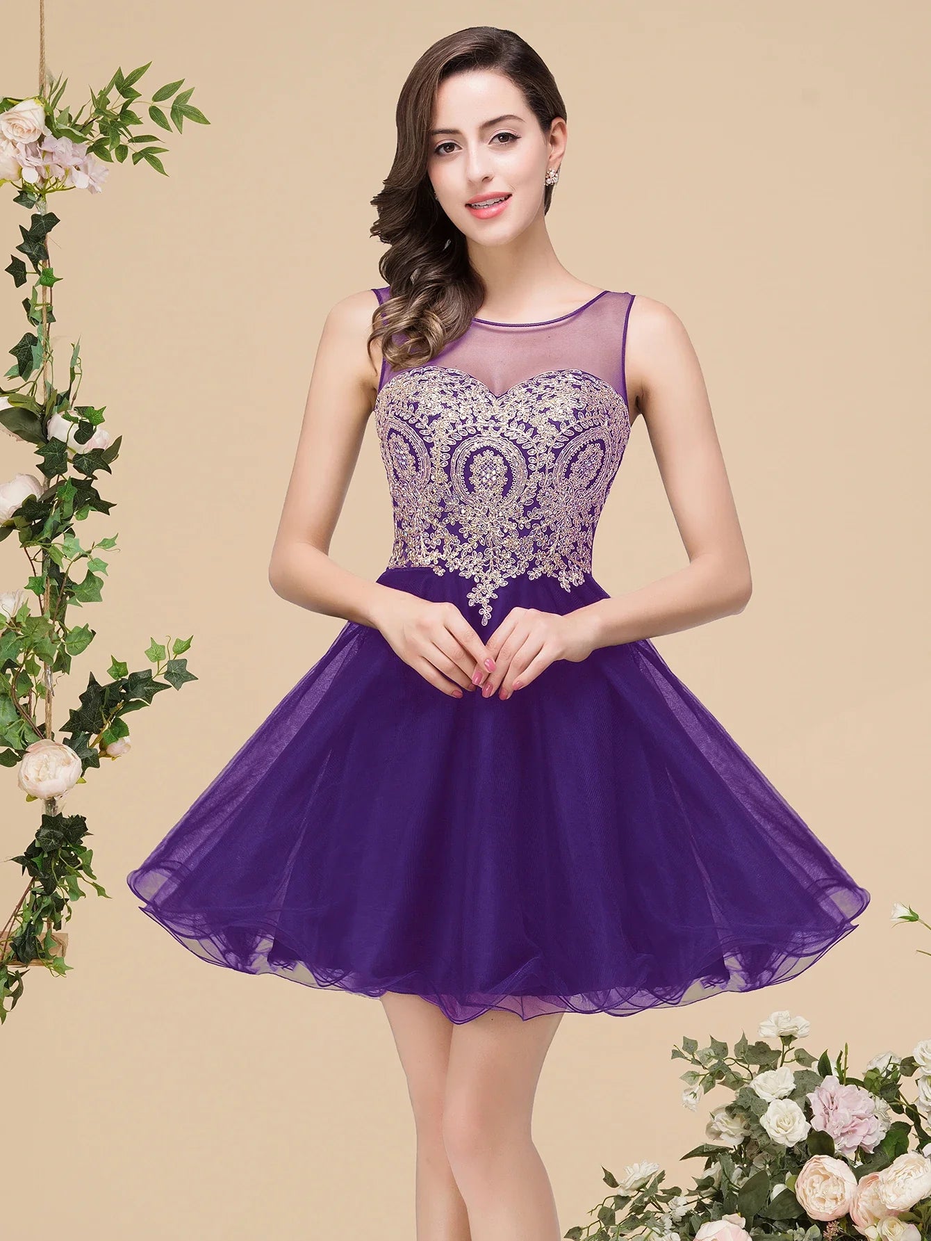 Vestidos Curtos Roxo de Baile com Apliques Dourados, Decote Ilusão A-Line, Mini Vestidos de Festa da Moda para Mulheres, Robe De Soirée