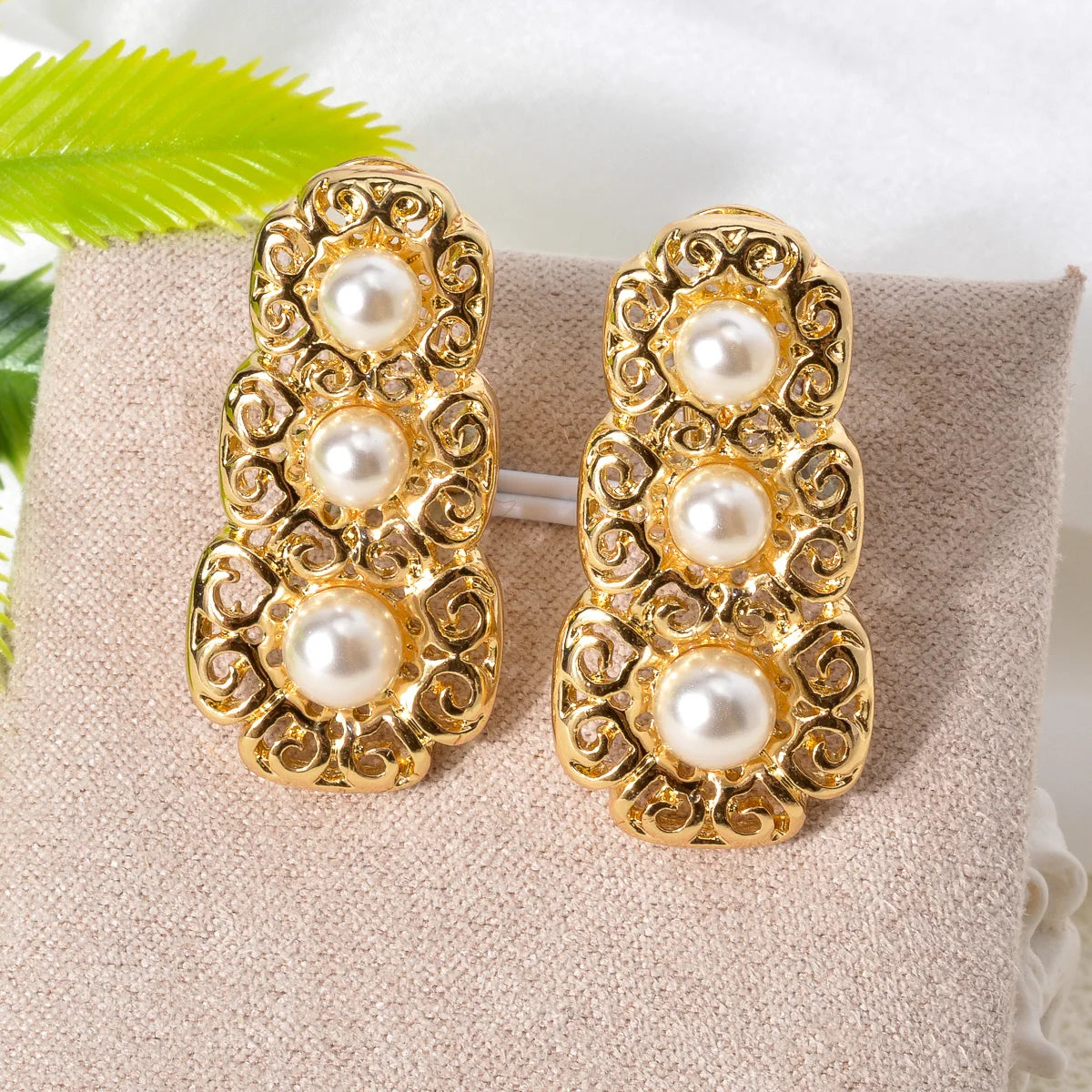 Conjunto de joias de luxo Dubai para mulheres, moderno, colar de pérolas, pulseira, anel, brincos, conjunto de joias banhadas a ouro 18k
